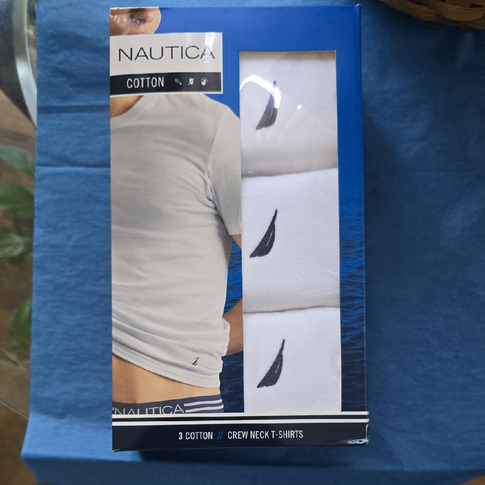 Nautica White and Navy Crew Neck Cotton T-Shirts - 3 Pack Large